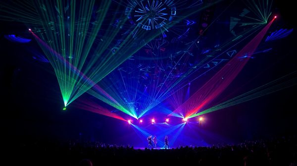 Créez des souvenirs inoubliables avec un spectacle laser immersif